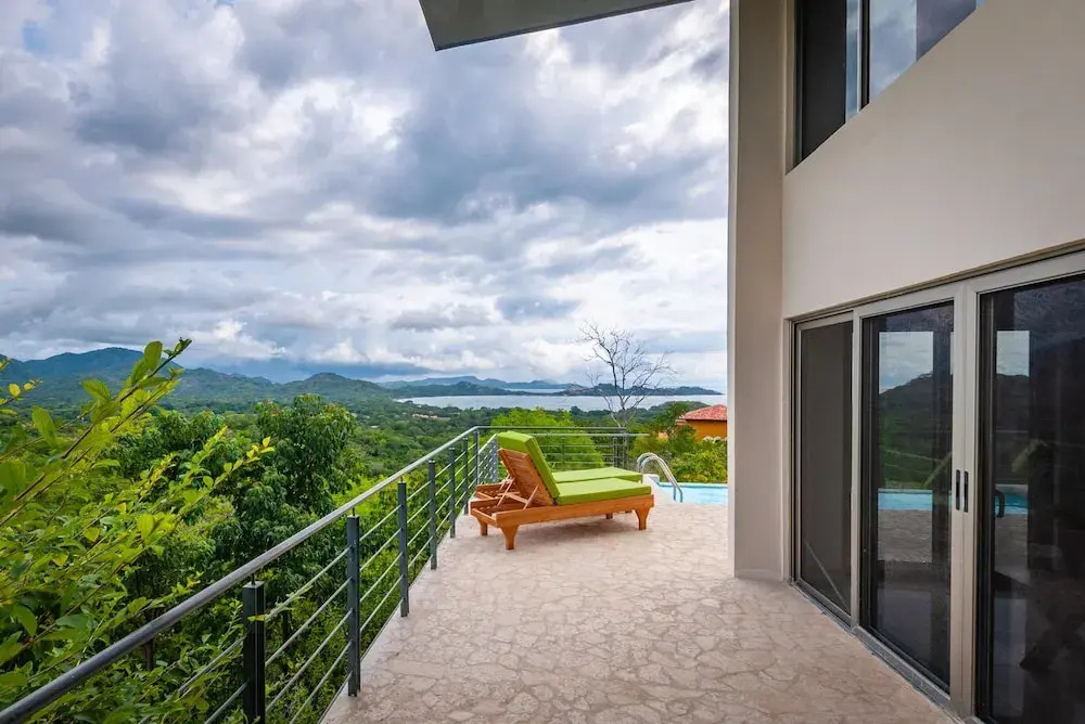 Big, Ultramodern Hillside Home With Private Pool and Endless Ocean Views - фото 7