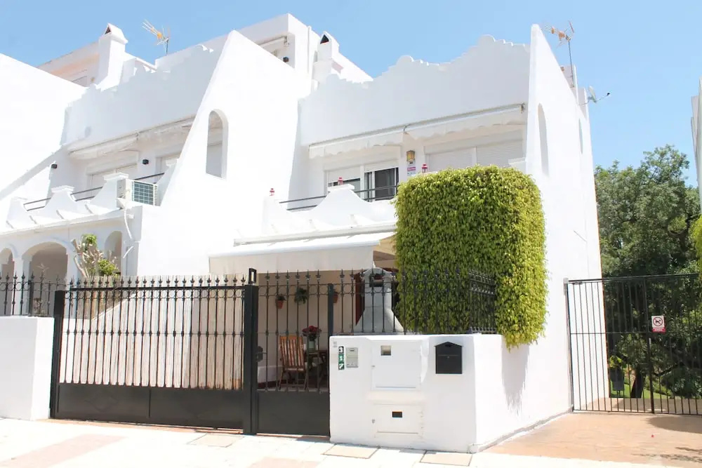 Rootop Villa - Chalet en Cabo Pino con vistas al mar, jardines y piscina