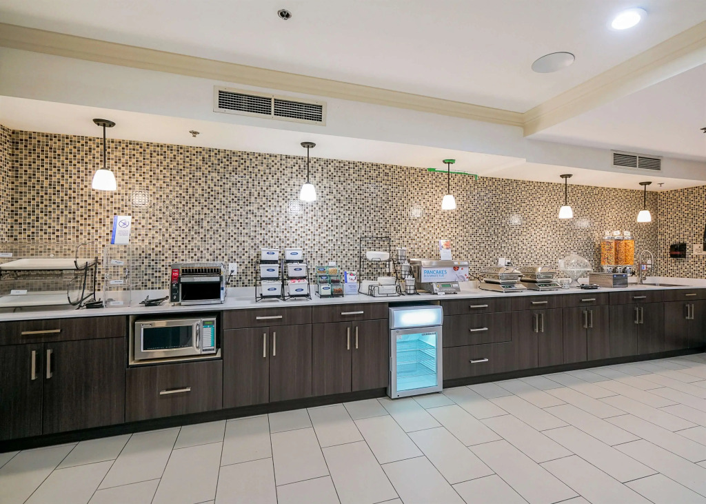 Best Western Peace Arch Inn - фото 25