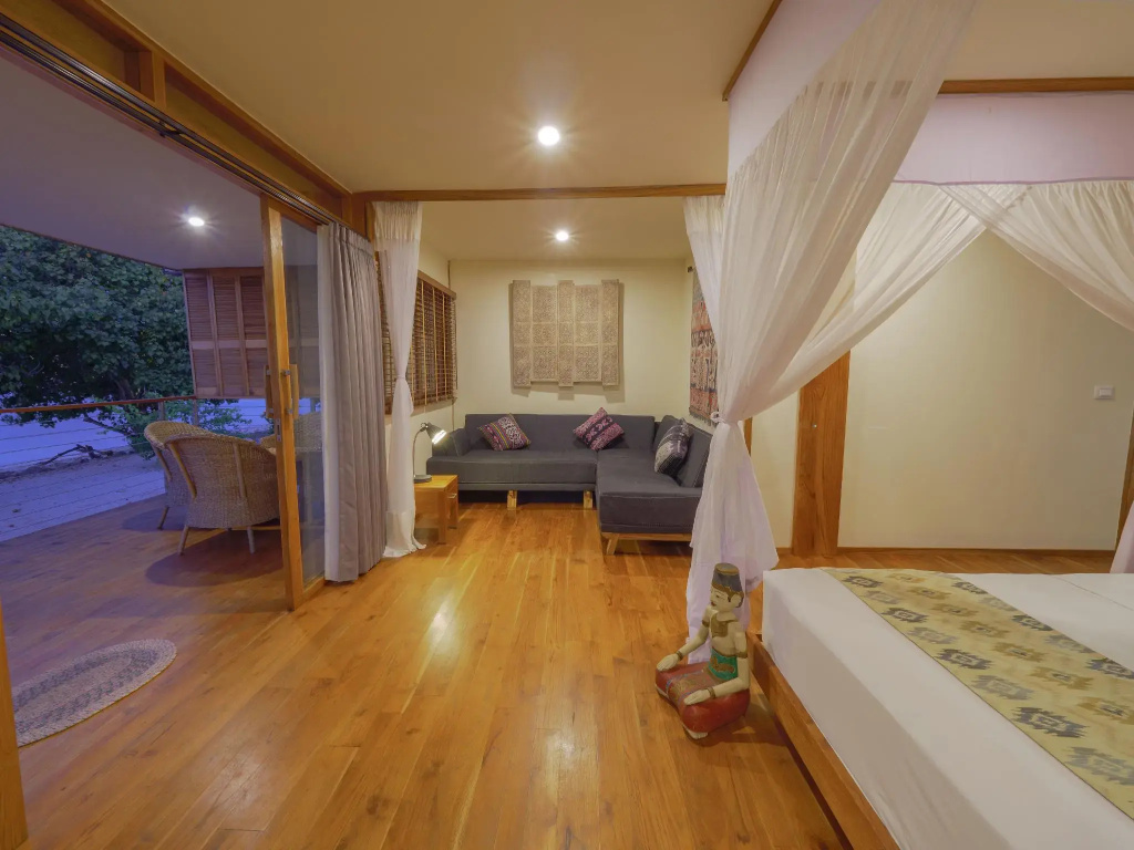 Grand Double room beachfront (full double bed)