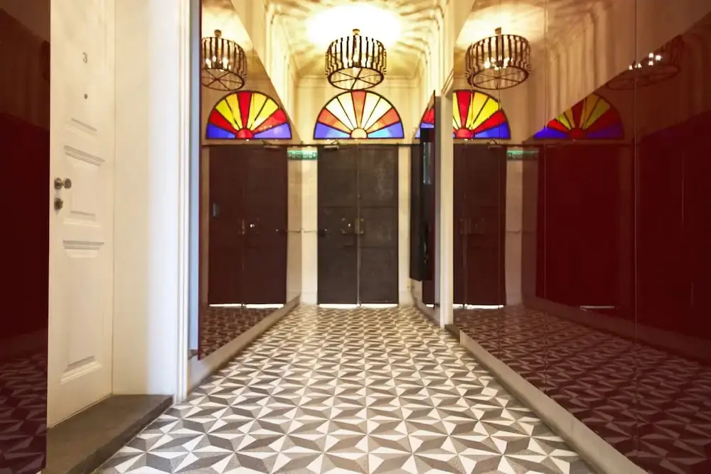 Lobby & Reception