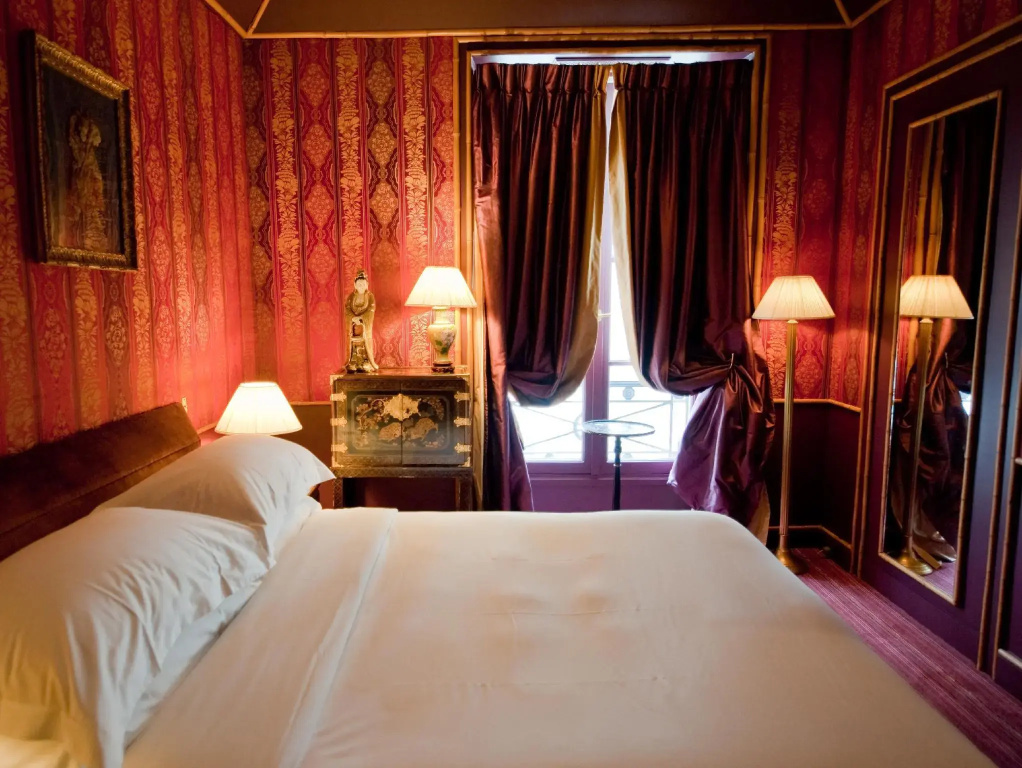 L'Hotel 12