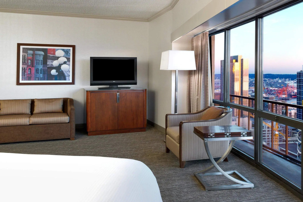 Grand Double room with water view (full double bed)