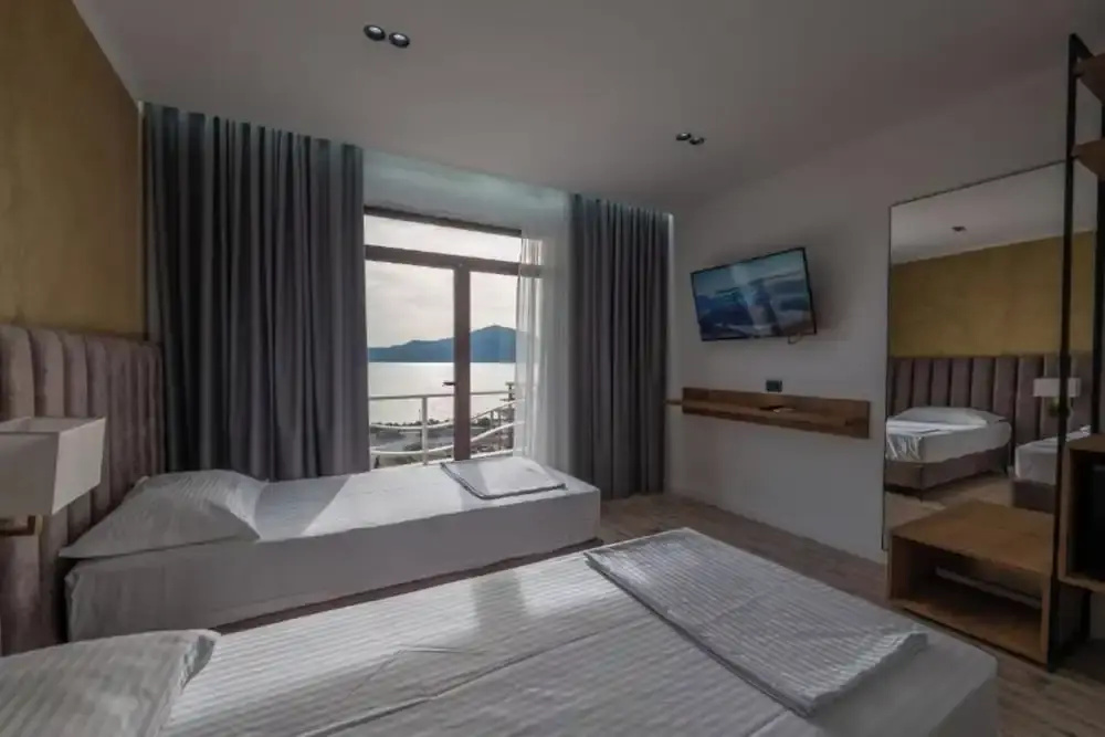 Standard Triple room with balcony