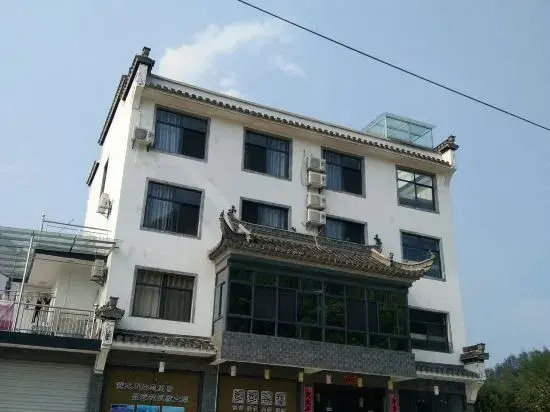 Jixi Baobao Inn