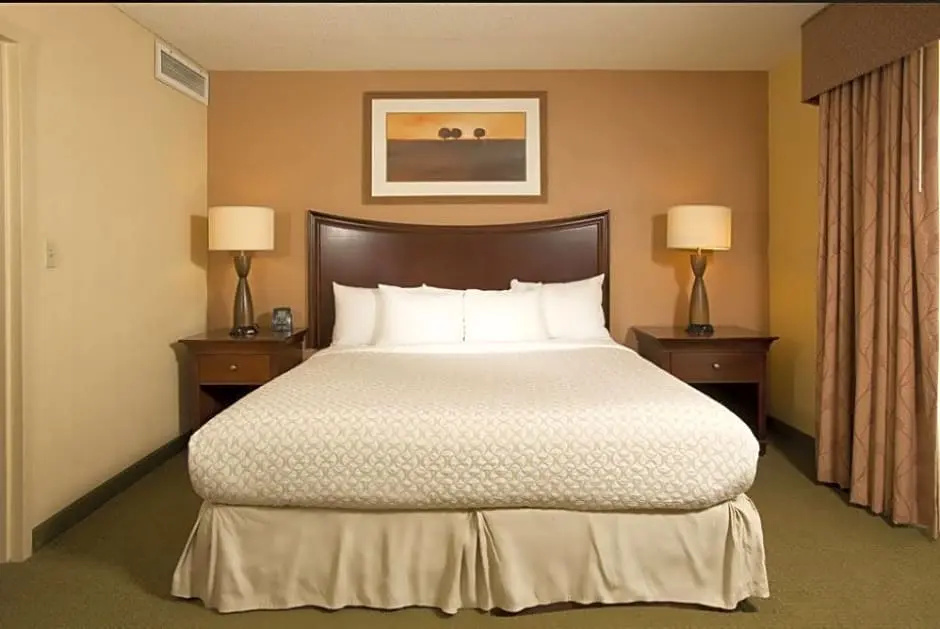 Embassy Suites by Hilton Tulsa I-44 - Chambres