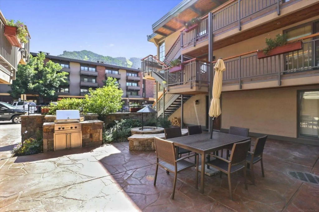 2 Bedroom Condo in Downtown Aspen, Just One Block to Silver Queen Gondola