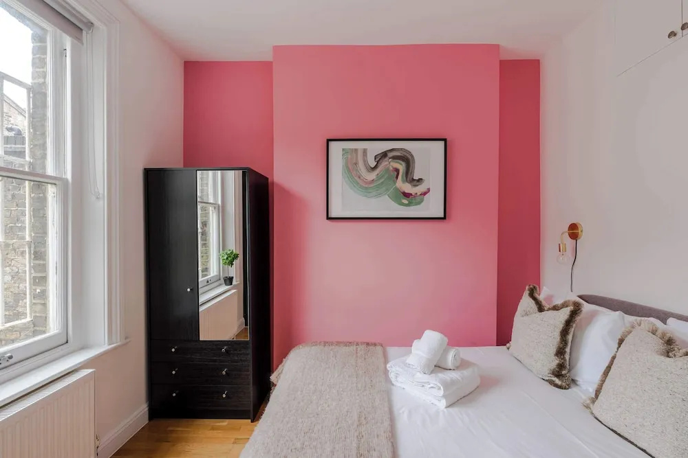 Dionysus' Den - Fitzrovia - by Frankie Says — фото