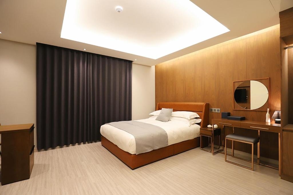Superior Double room (full double bed) — room photo 2