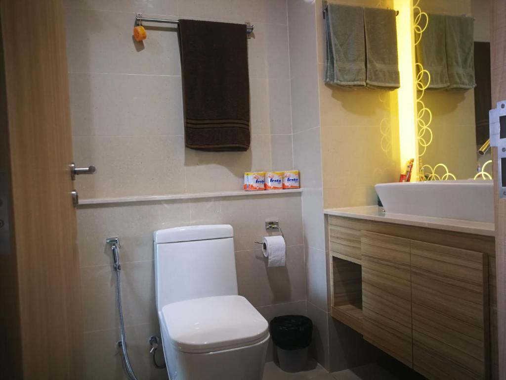 Апартаменты с видом на море в The Riviera Wongamat Hong Apartment
