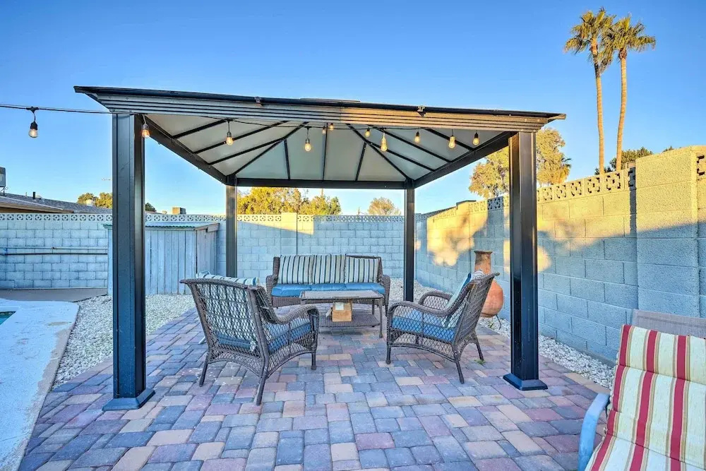Mesa Home w/ Outdoor Pool - 2 Mi to Sloan Park!