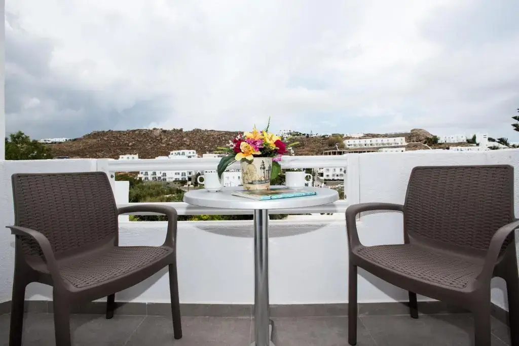 Deluxe Double room with partial sea view (full double bed)
