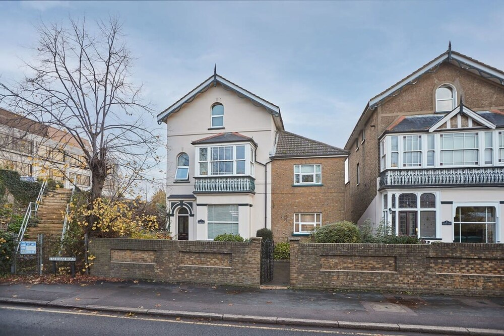 Host Stay Thamesview