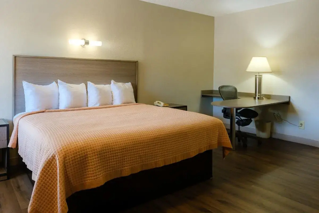 Standard Double room (full double bed)