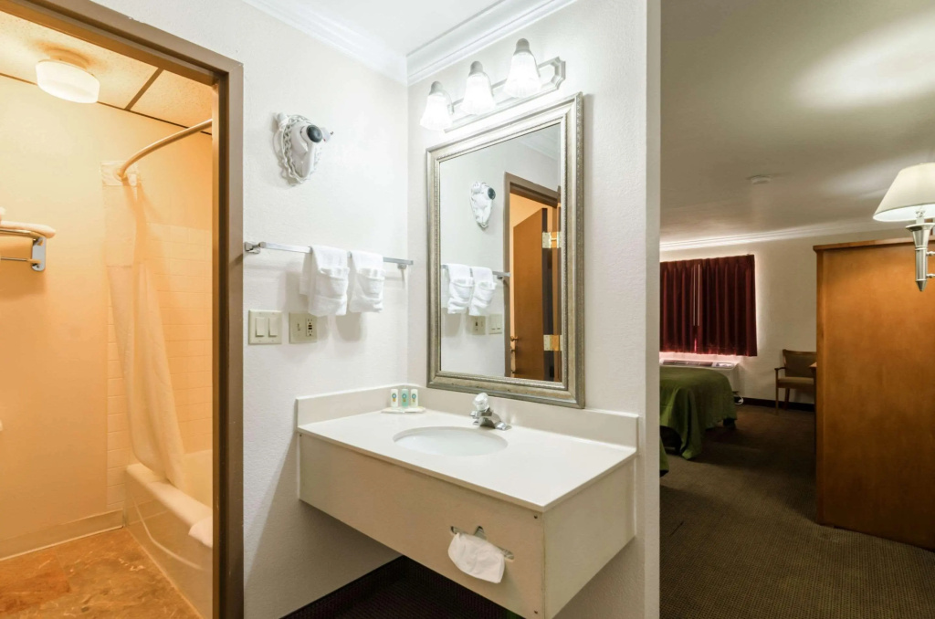 Quality Inn & Suites Salina West - фото 49