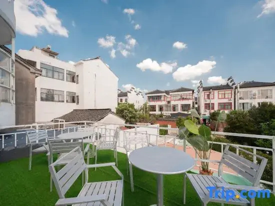 Cloud Designer Hostel (west gate scenic spot shop)