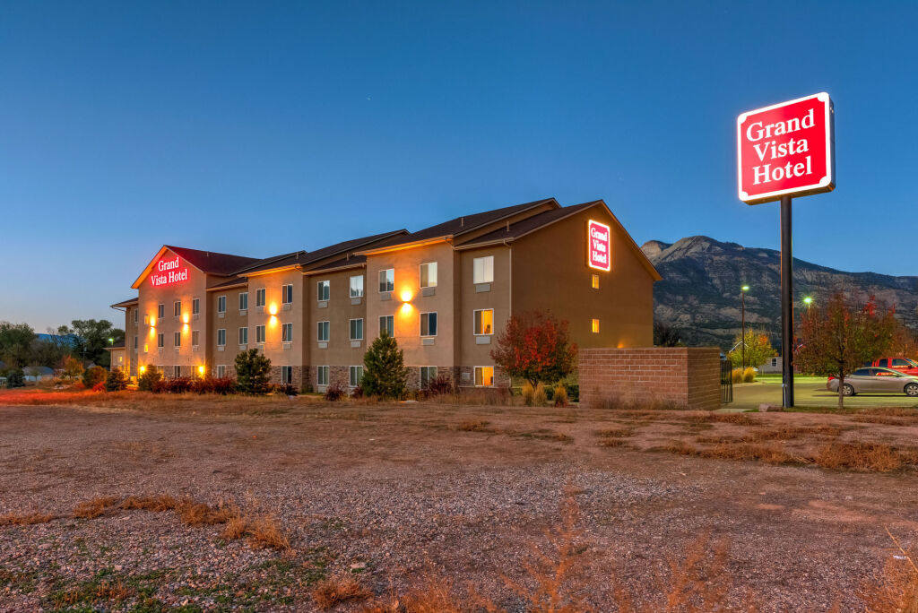 Grand Vista Hotel Parachute image