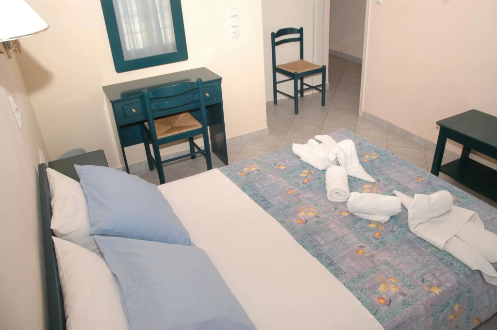 Standard Double room with partial sea view (full double bed)