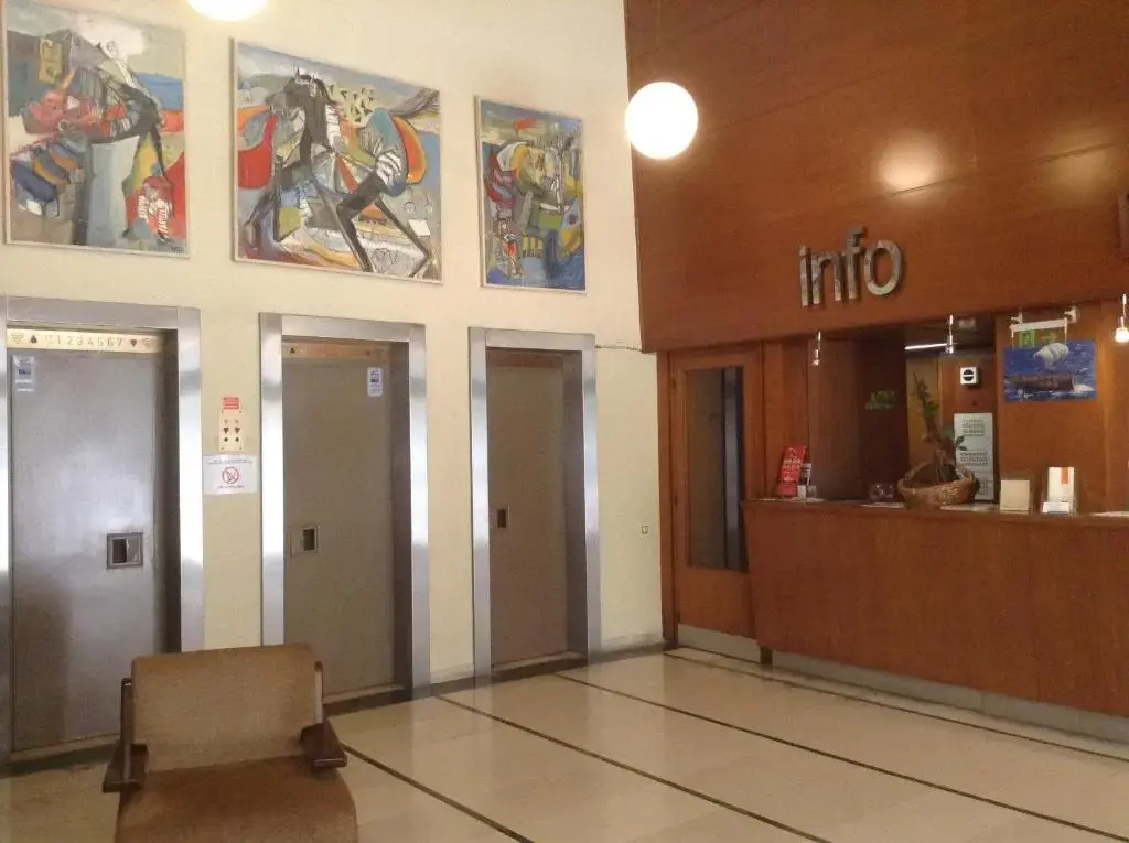 Lobby & Reception