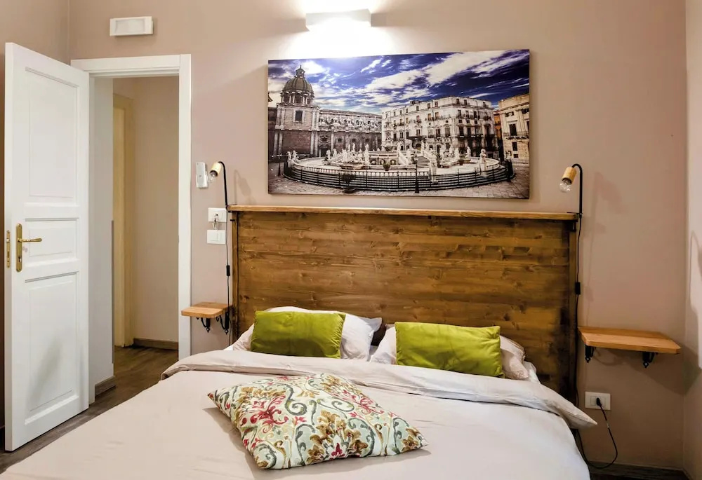 Standard Double room with balcony (full double bed)