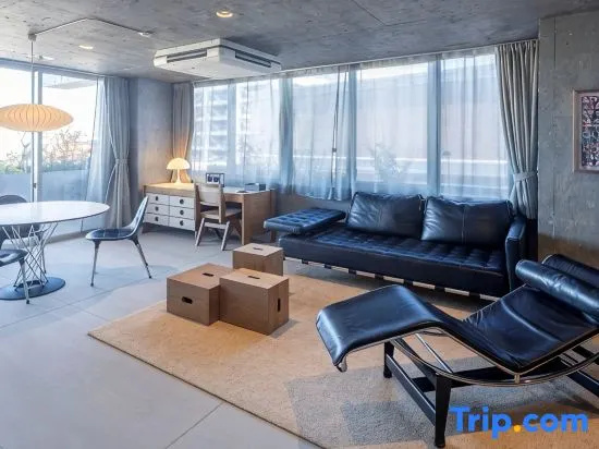 Premium Double room with city view (full double bed)