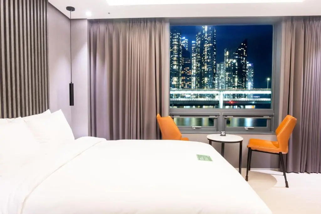 Deluxe Double room with ocean view (full double bed)