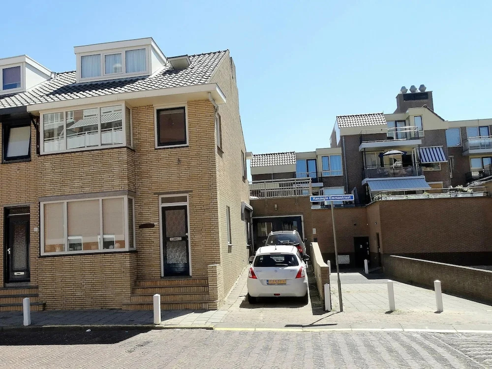 Gorgeous Apartment in Katwijk Centre Near Sea