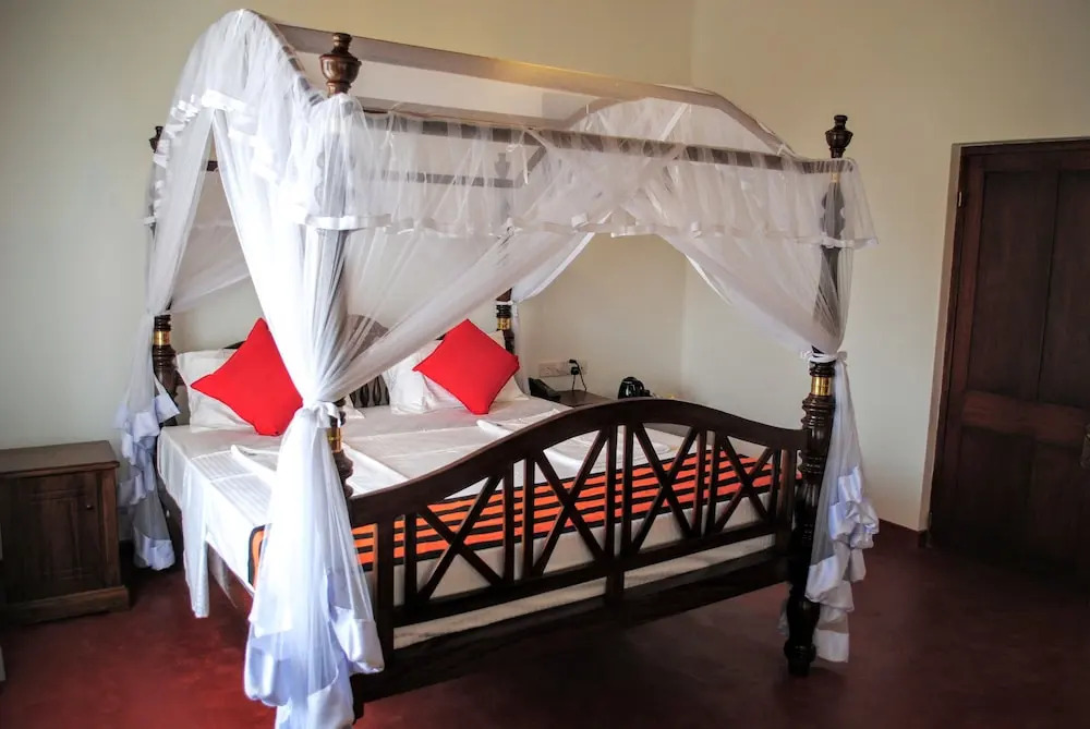 Miura Dutch Edge Hotel - фото 2