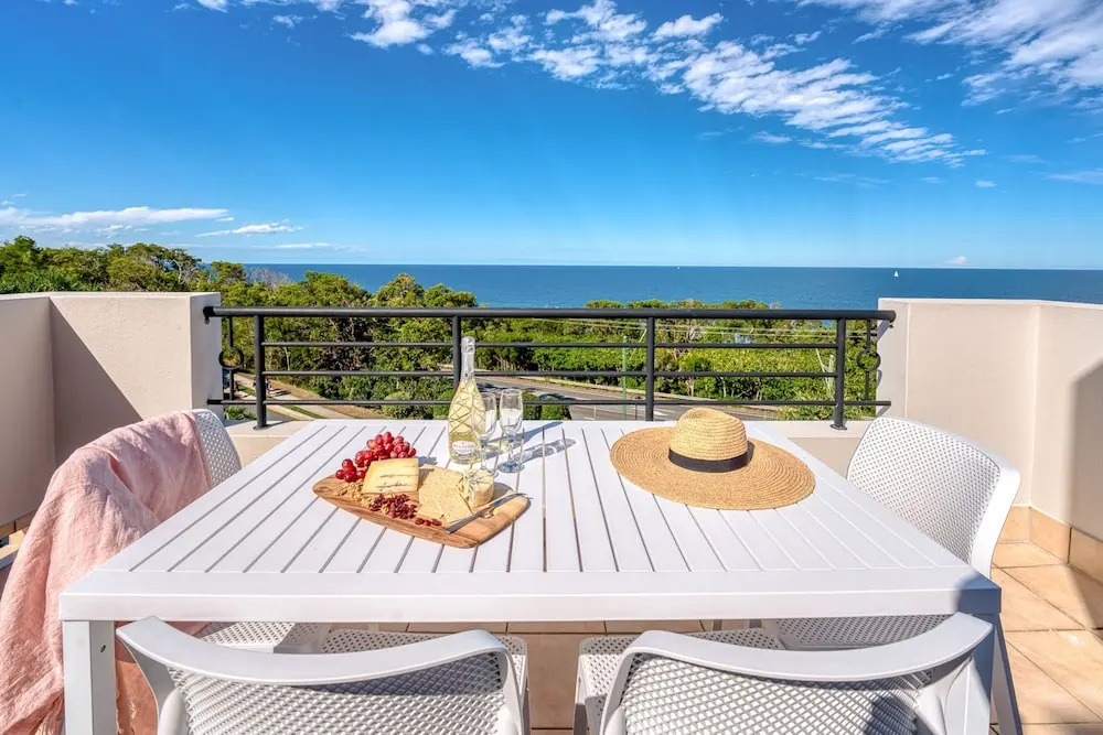 2 Bedrooms Premium Apartment with balcony and with sea view