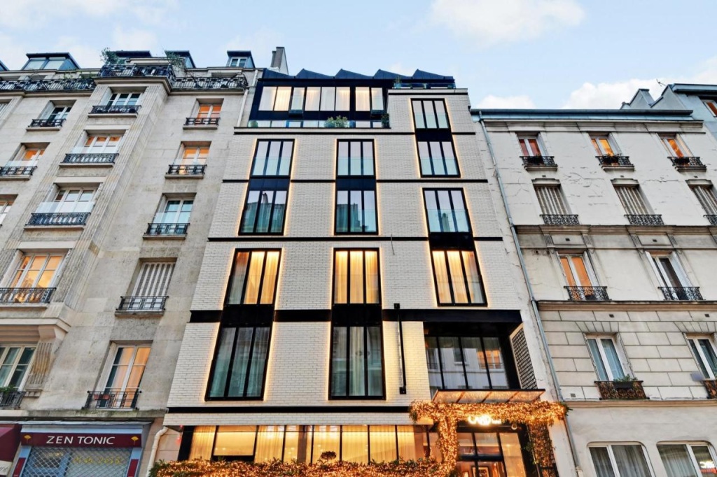 Voir la photo 1 — CARD Hôtel