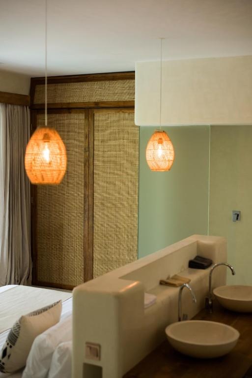 Отель White Goose Boutique Hotel в Керобокан Келоде