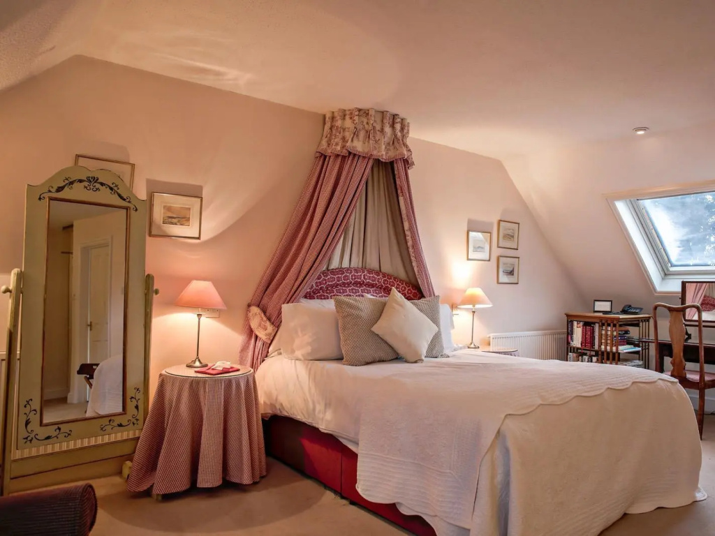 Superior Double room (full double bed)
