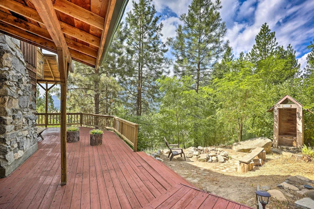 Peaceful Cabin w/ Mtn + River Views, Fire Pit