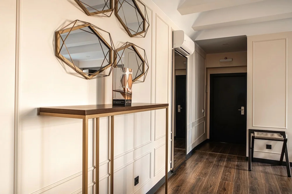 De Paris Apartments