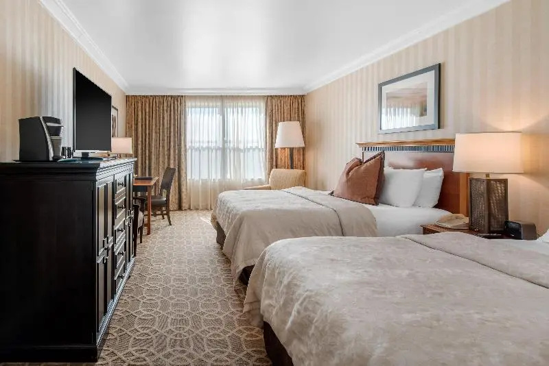 Deluxe Quadruple room with balcony