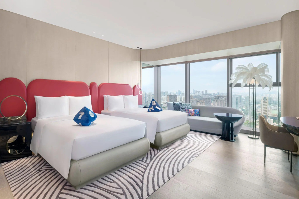 Standard Quadruple room with city view