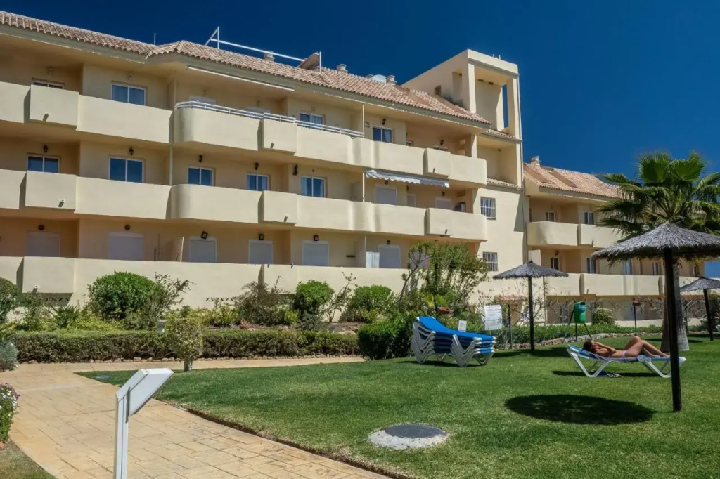 2263-Beautiful apt close from beach