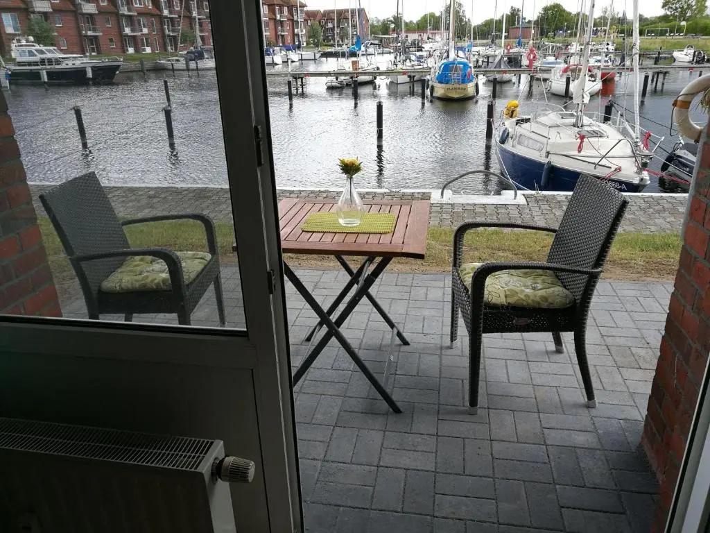 FEWO-fuer-2-Pers-Hafenblick-2-Ueckermuende-Stettiner-Haff-Ostsee-direkt-Yachthafen