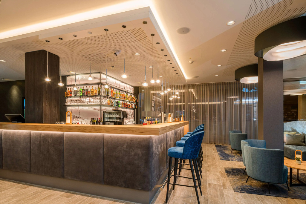 Lobby & Reception