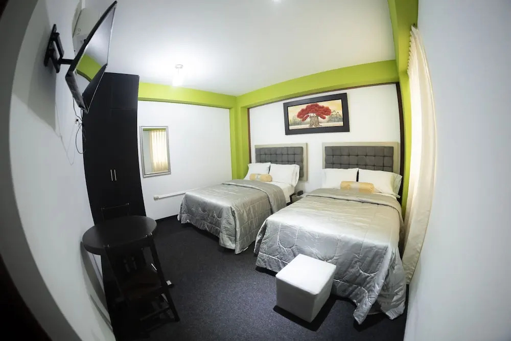 尊爵四人房，配有兩張單人床