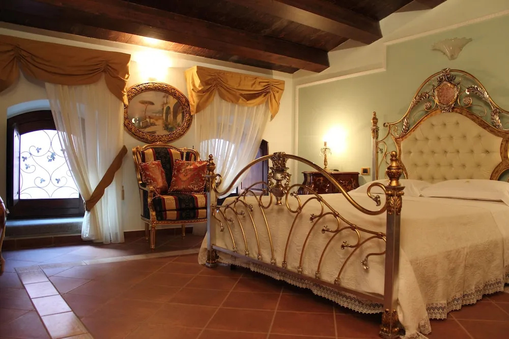Double Suite with balcony full double bed