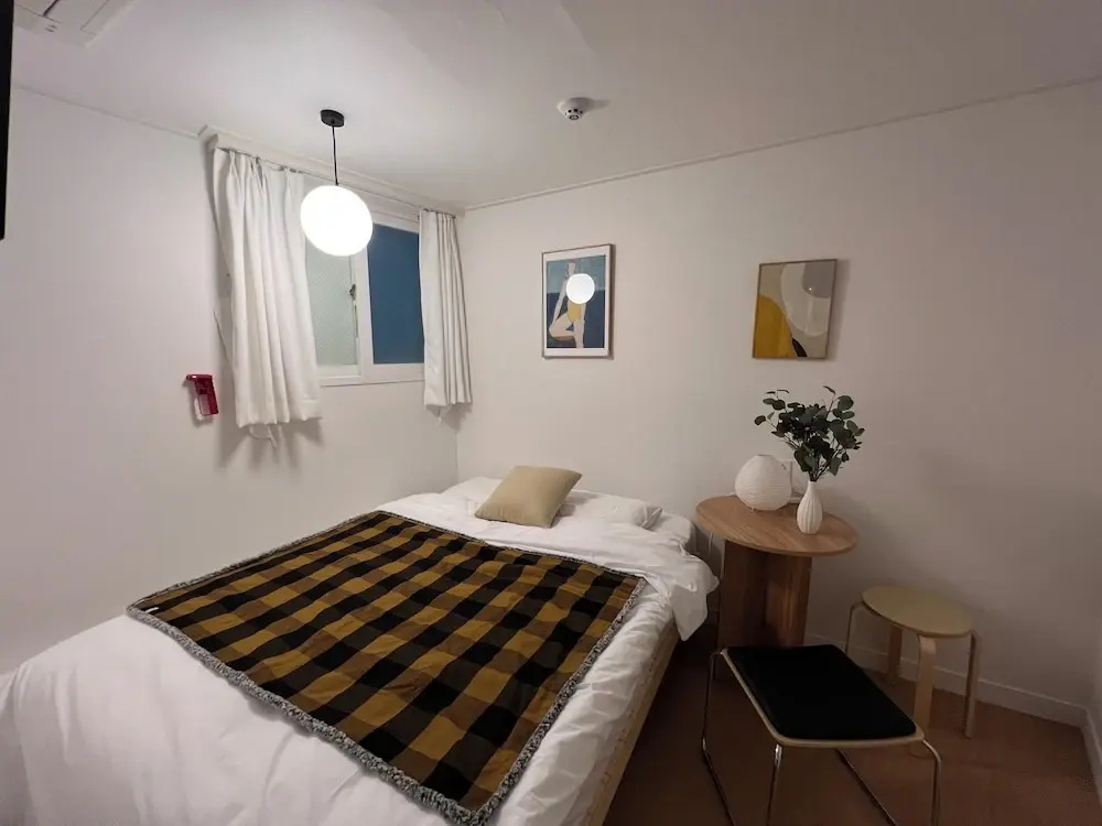 Economy room