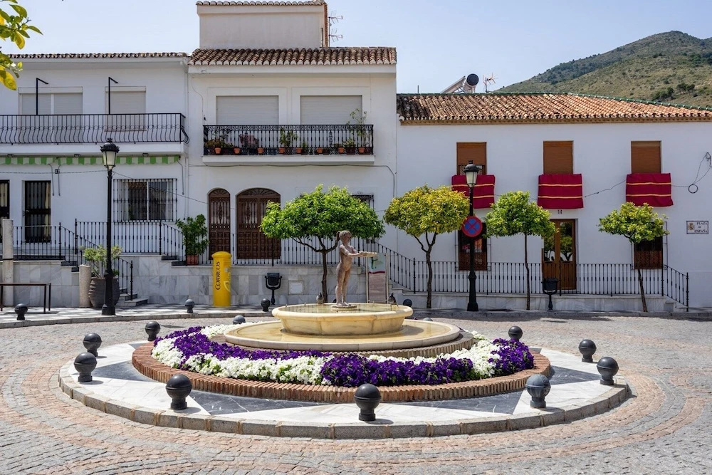 Beautiful Apartment in Benalmadena Pueblo with View Ref 133
