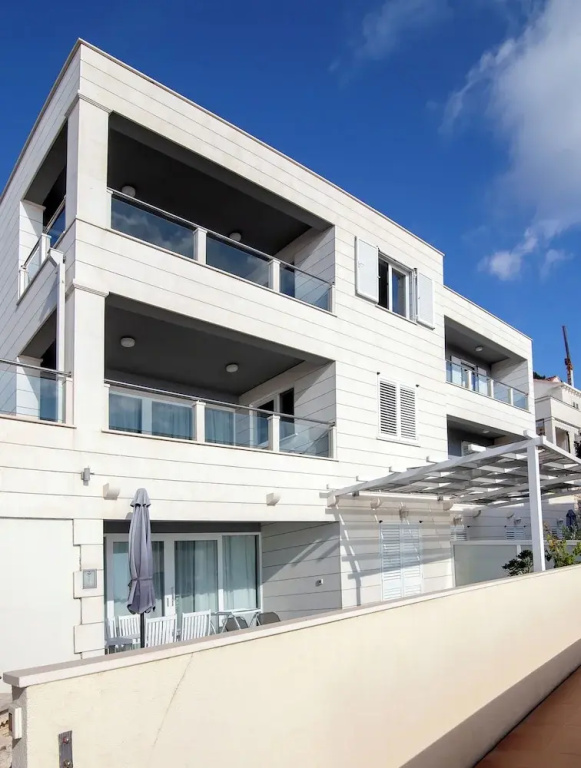 87 Stairs Apartment