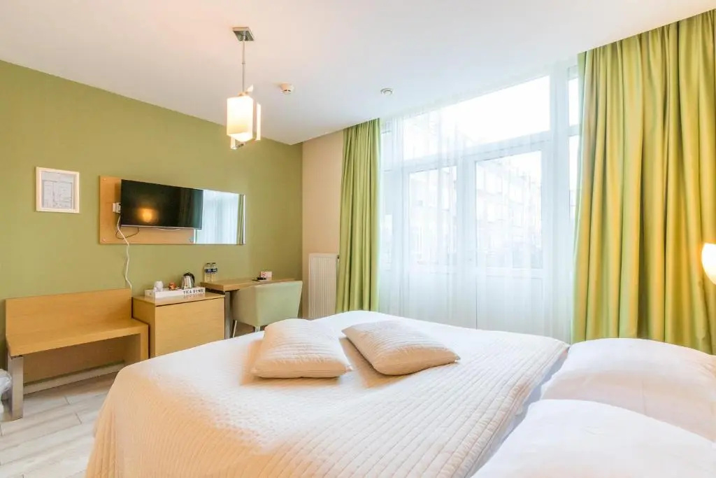 Deluxe Double room (full double bed)