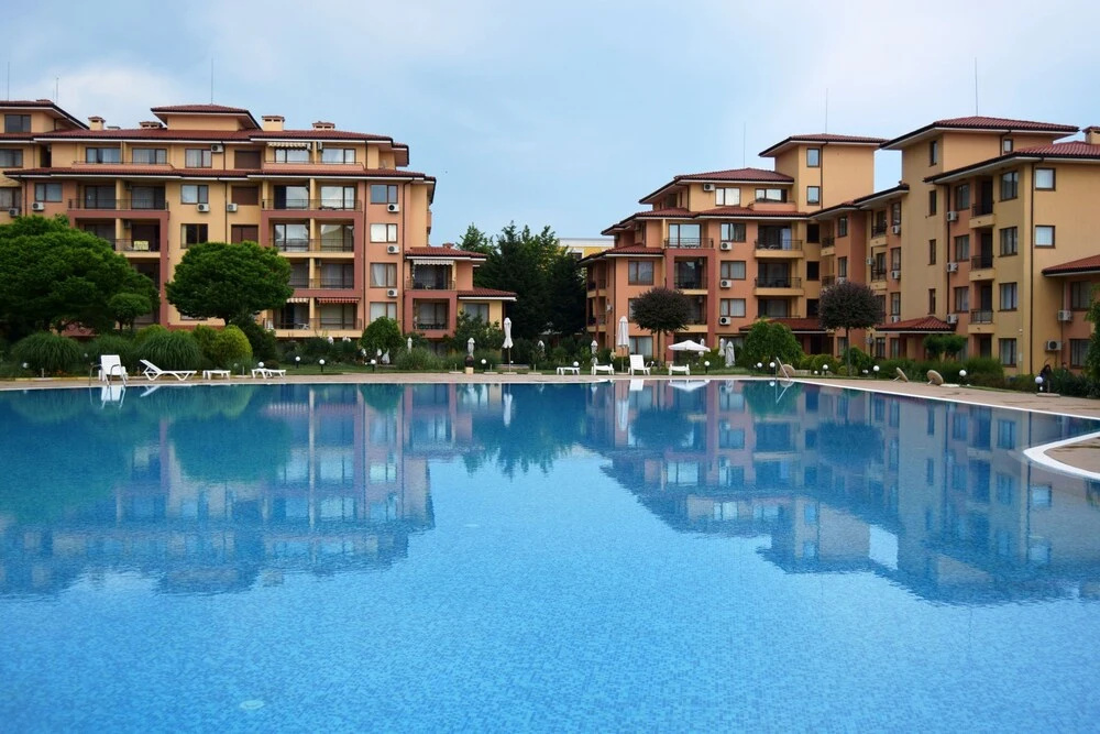 FM Deluxe Studio with Parking & Pool