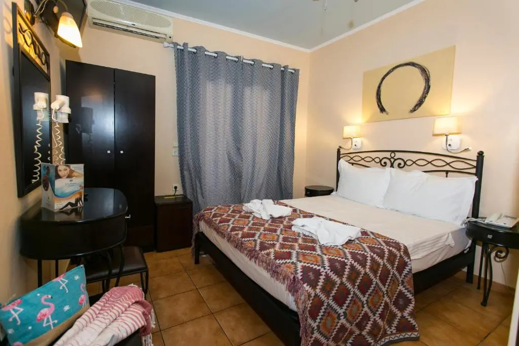 Double room (full double bed)