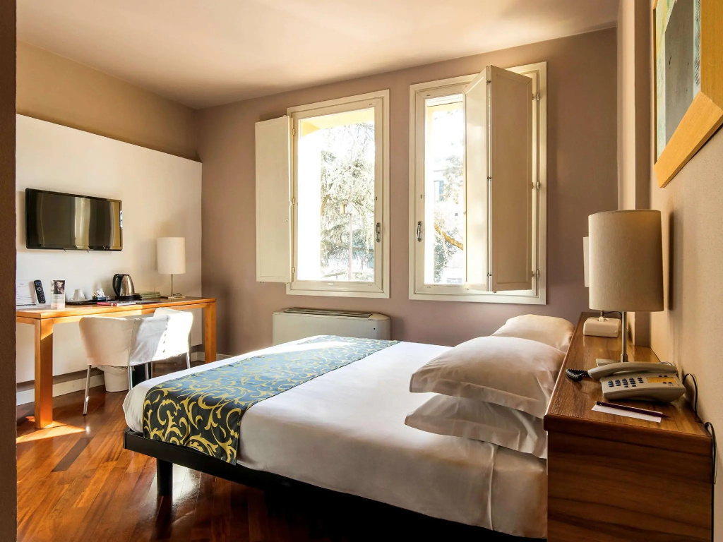 Classic Double room (full double bed)