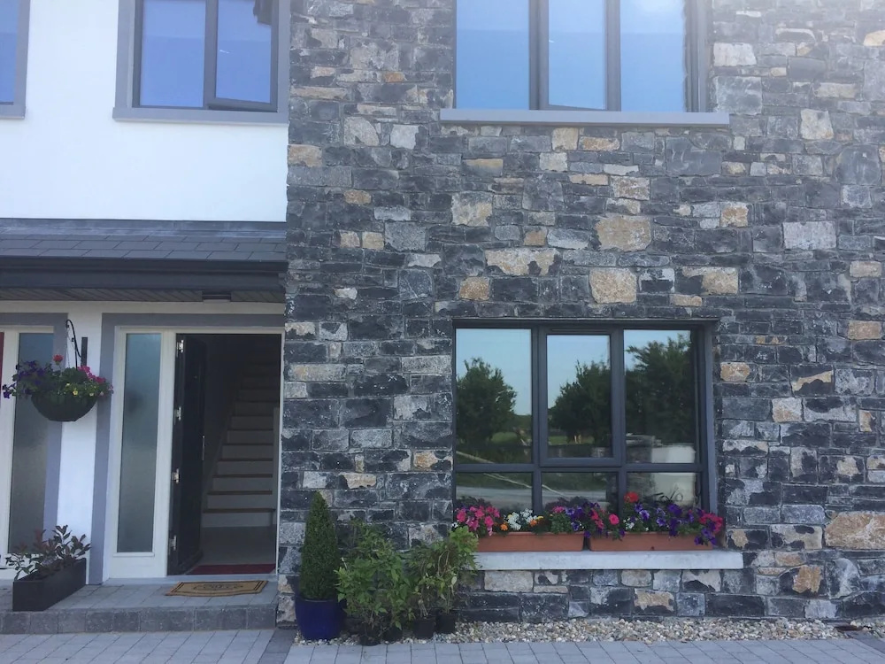 Rafterys Court