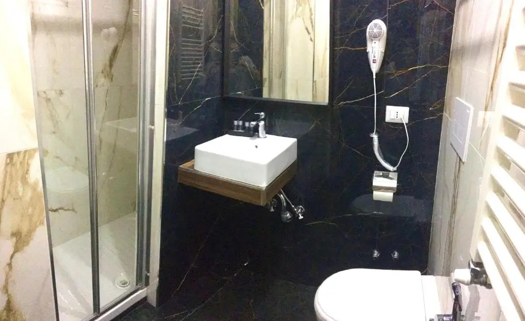 Deluxe Double room (full double bed)